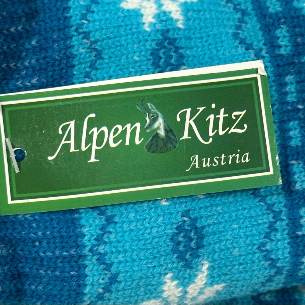Alpen Kitz Blue and White Knit Warm Snowflake Gripper Slipper Socks Womens 9–11